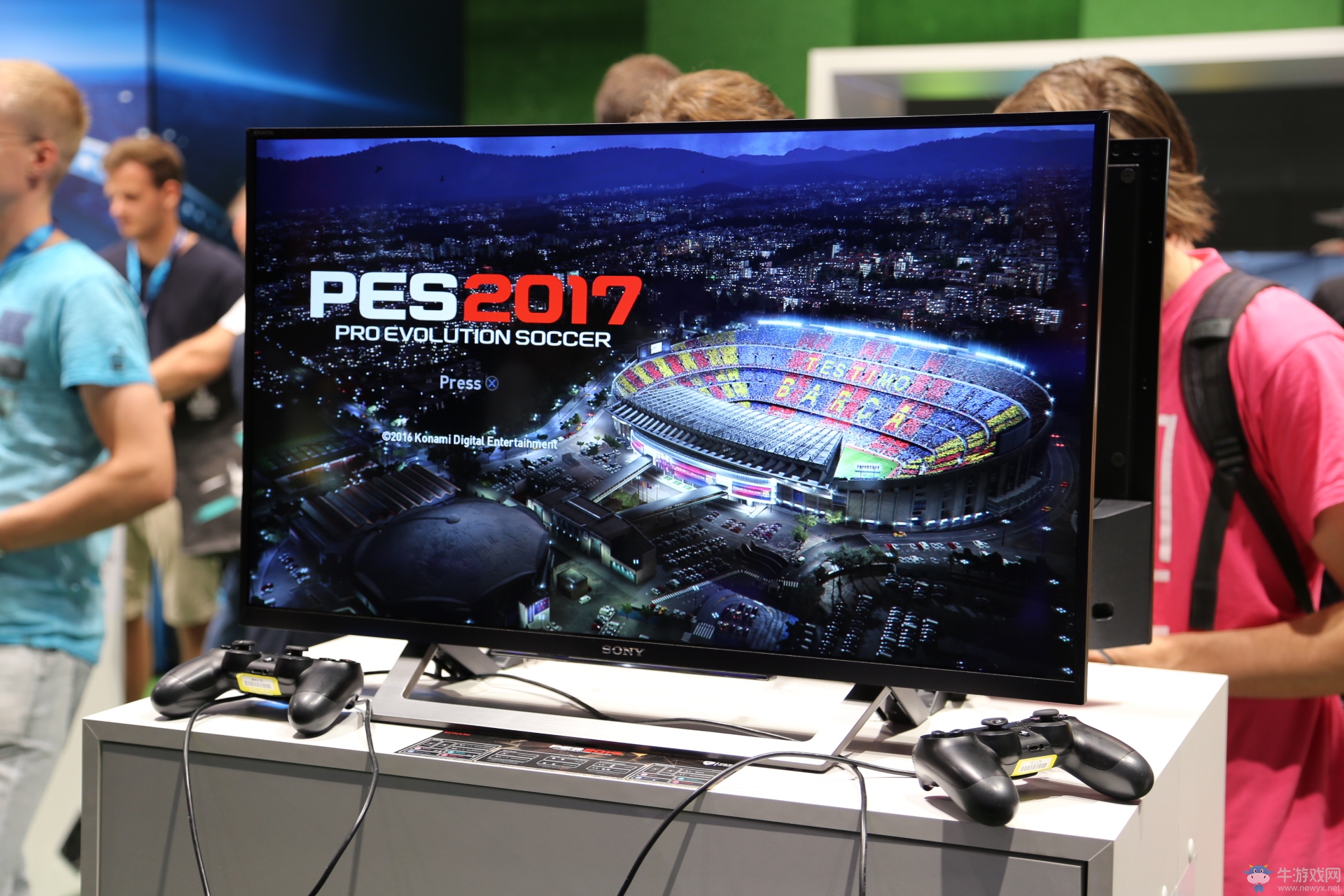 《实况足球2017》全新宣传片发布 科隆游戏展展台直击
